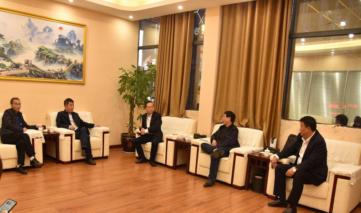 人民銀行銅仁市中心支行行長任向陽 一行蒞臨思南長征村鎮(zhèn)銀行調(diào)研 民營企業(yè)金融服務(wù)